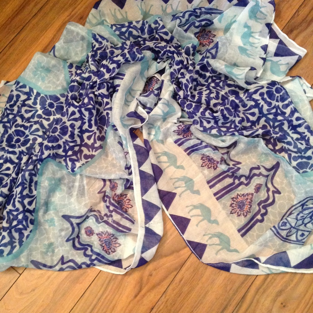 Pretty camel border printed scarf